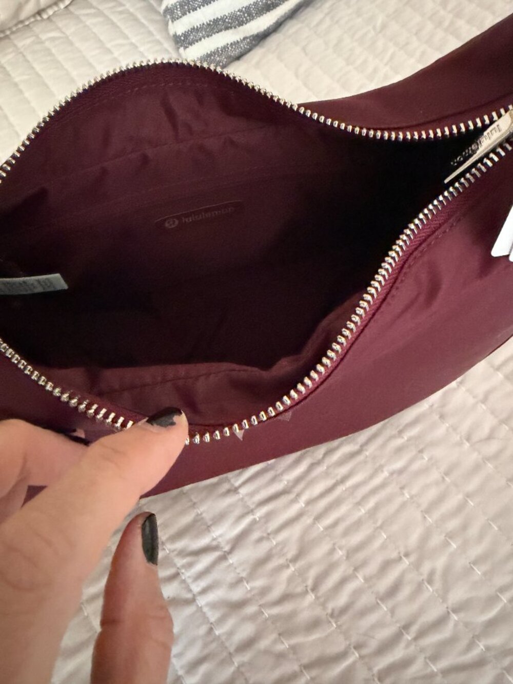 Lululemon Shoulder Bag - Burgundy 4L (New with Tags) - Picture 6 of 6